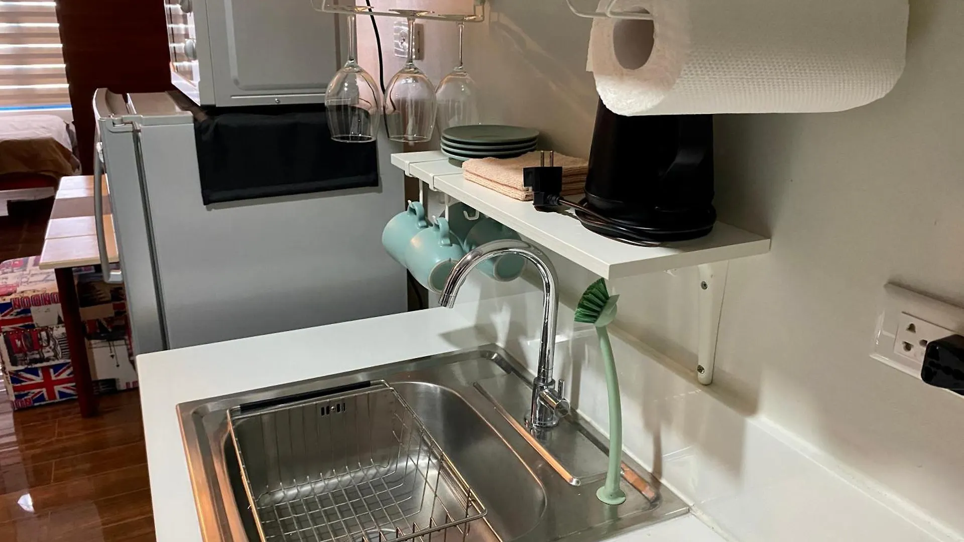 Twin Condo Luxury Makati Marvel 300 Mbps Internet Manila Apartment