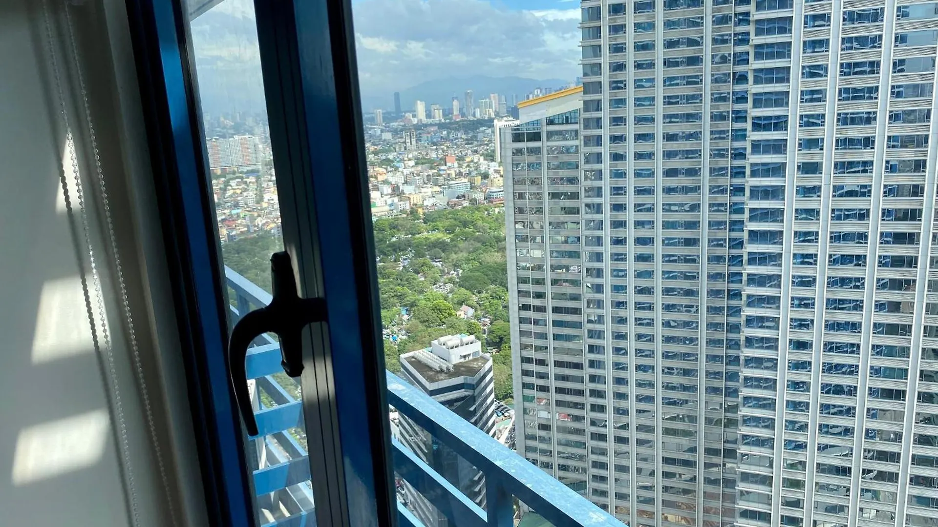 Apartment Twin Condo Luxury Makati Marvel 300 Mbps Internet Manila