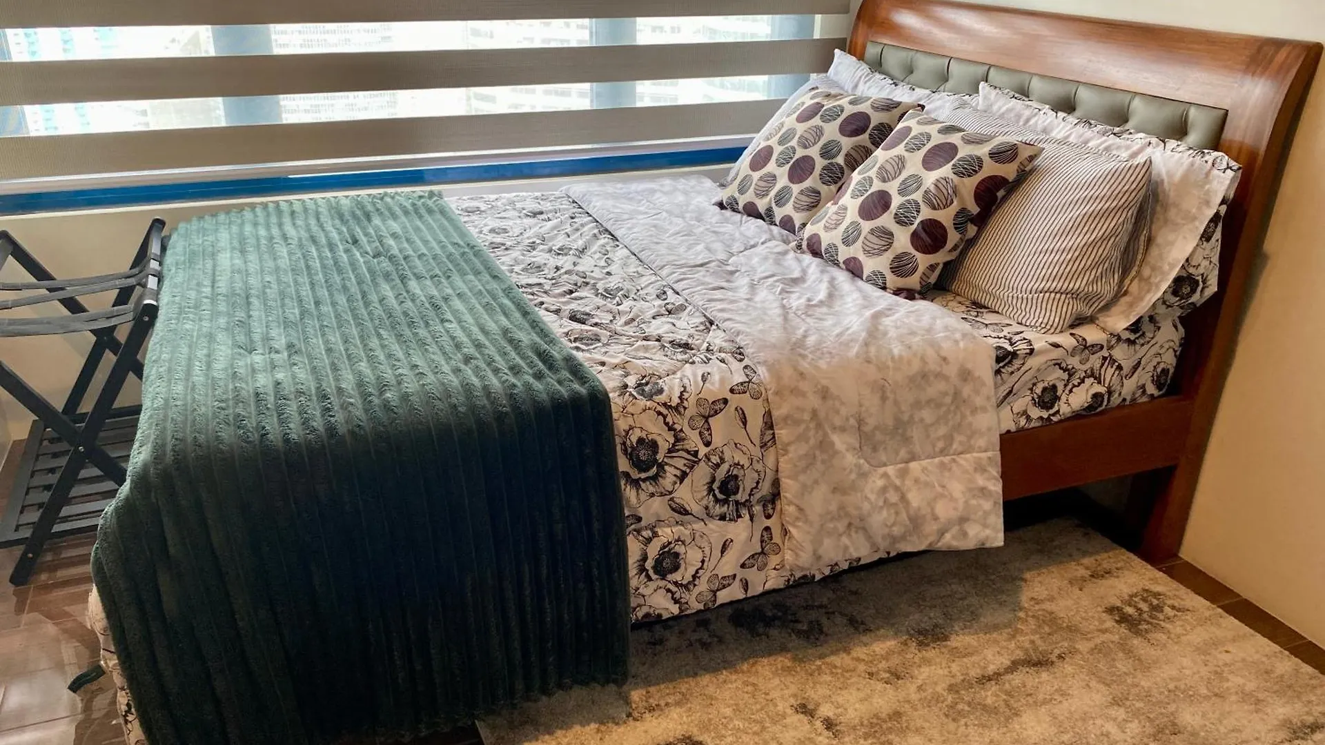 Twin Condo Luxury Makati Marvel 300 Mbps Internet Manila