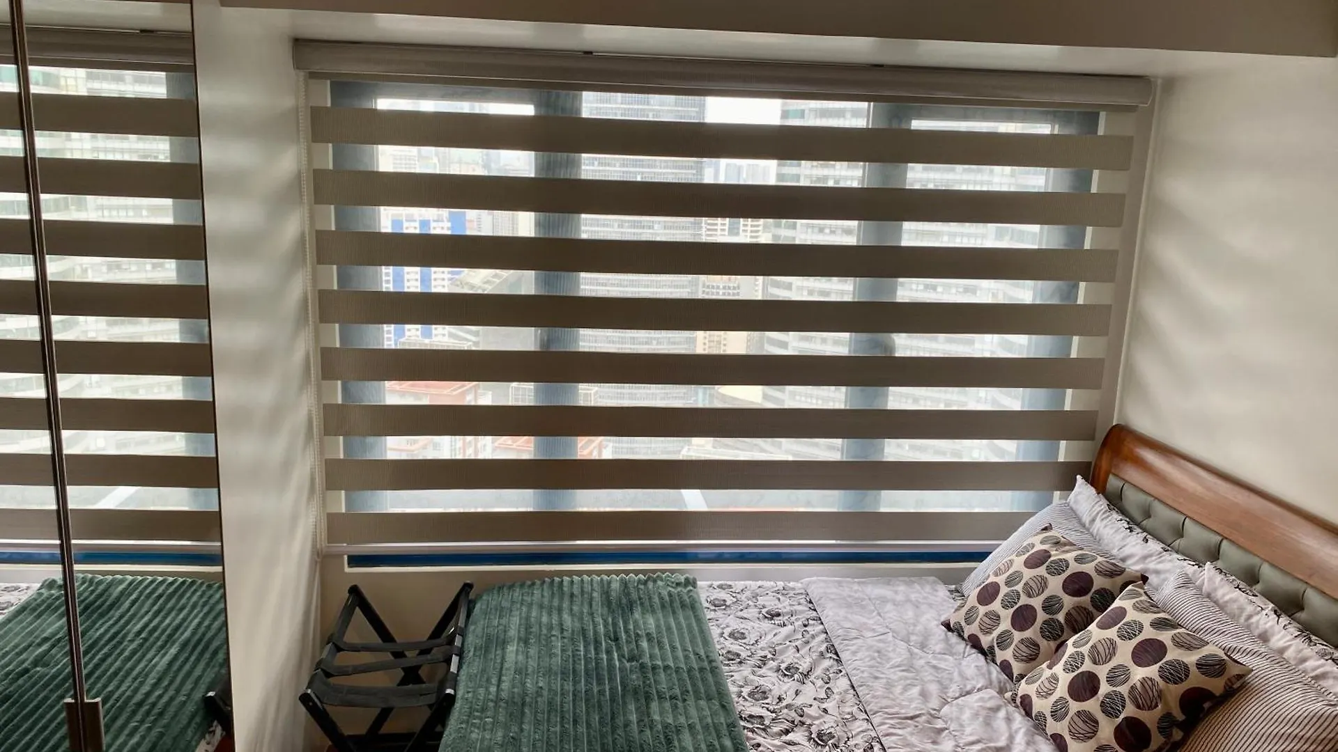 Twin Condo Luxury Makati Marvel 300 Mbps Internet Manila