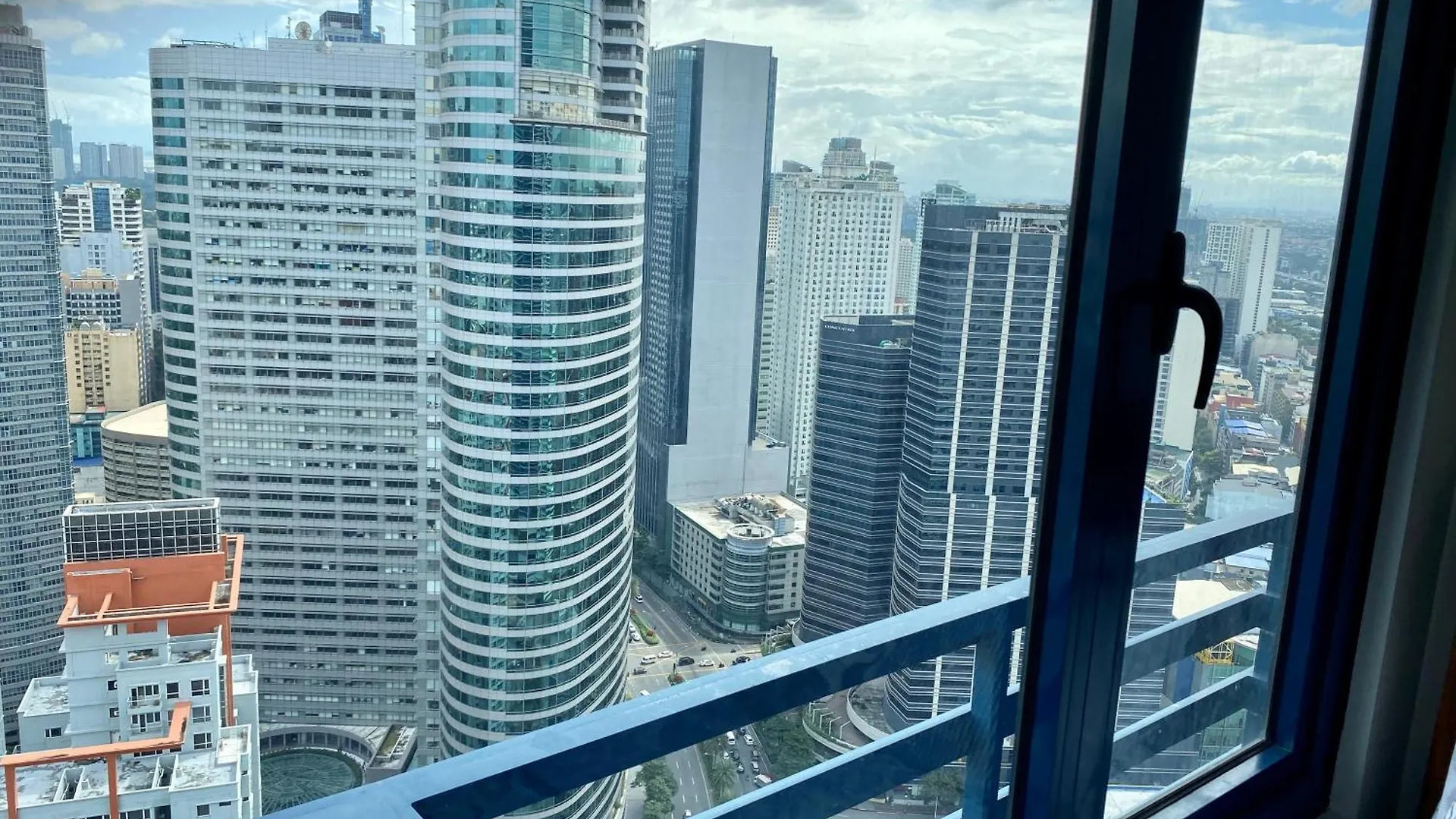 Twin Condo Luxury Makati Marvel 300 Mbps Internet Manila 0*,