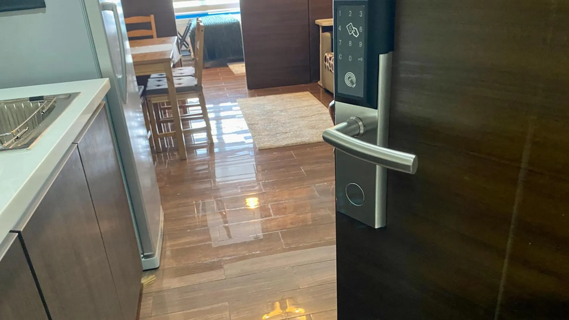 Apartment Twin Condo Luxury Makati Marvel 300 Mbps Internet Manila