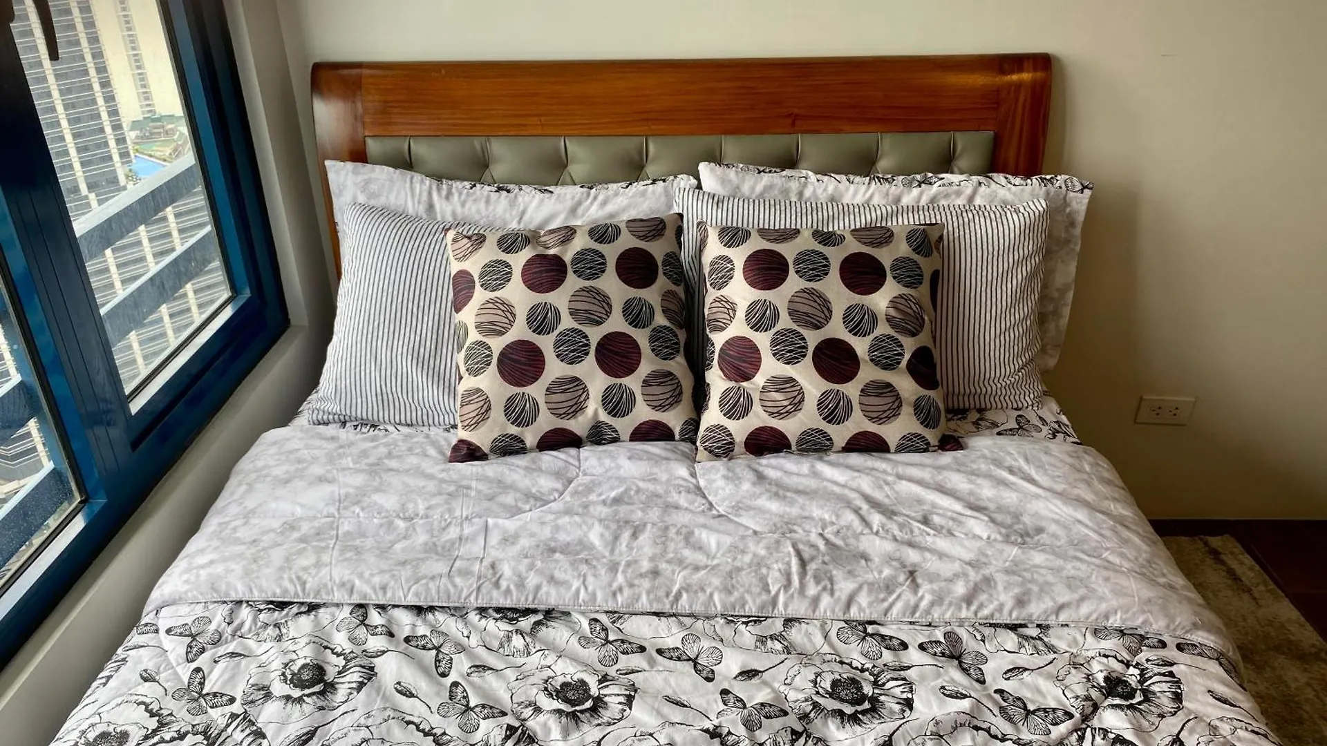 Twin Condo Luxury Makati Marvel 300 Mbps Internet location