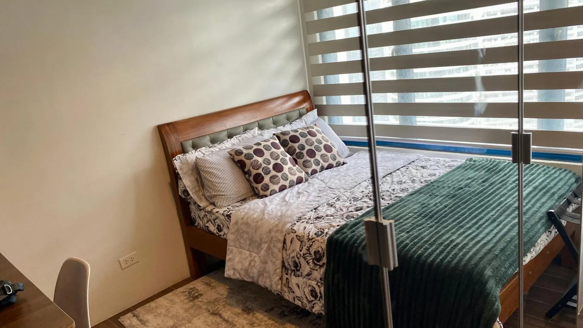 Twin Condo Luxury Makati Marvel 300 Mbps Internet Manila