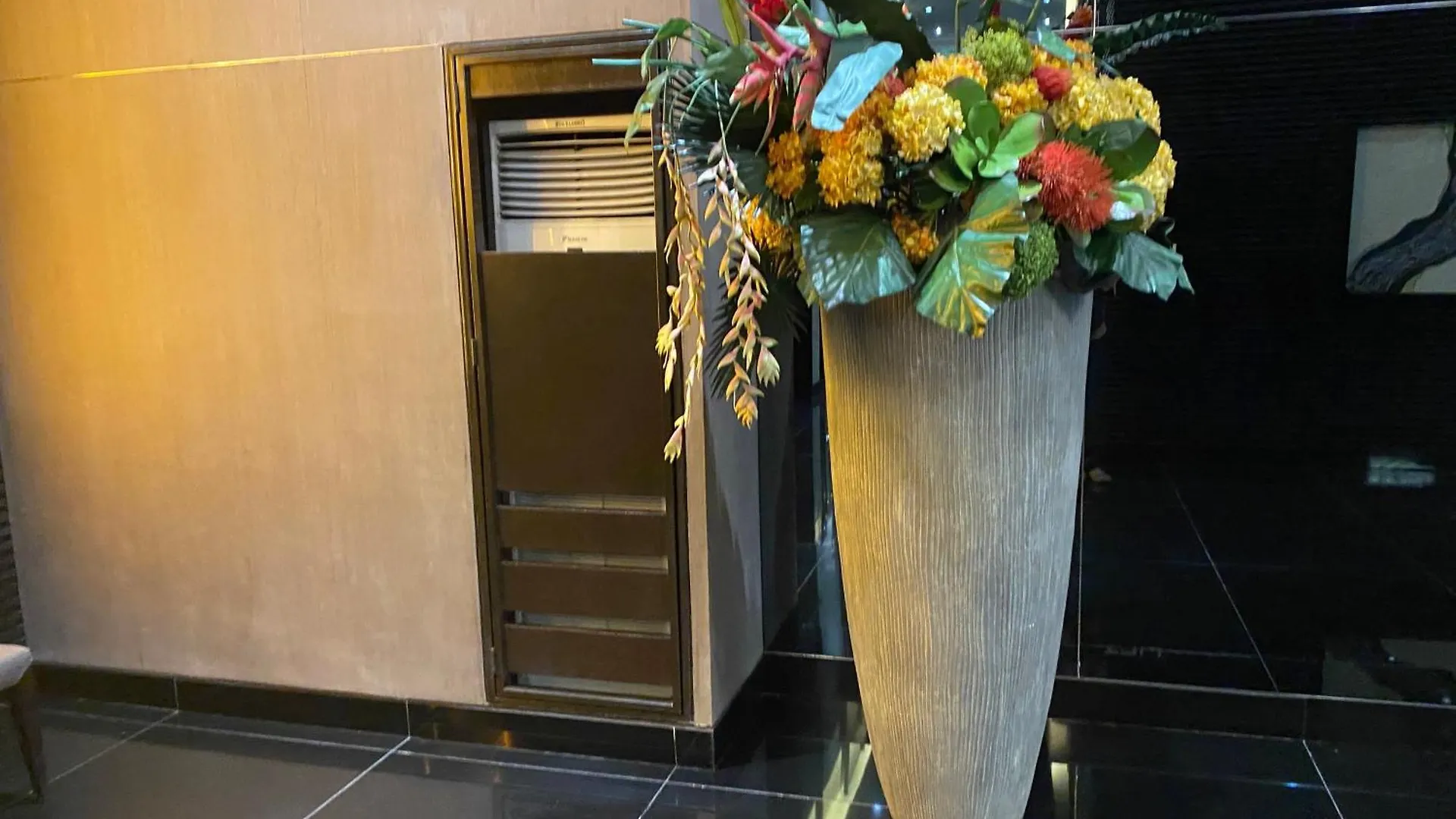 Twin Condo Luxury Makati Marvel 300 Mbps Internet Manila Apartment