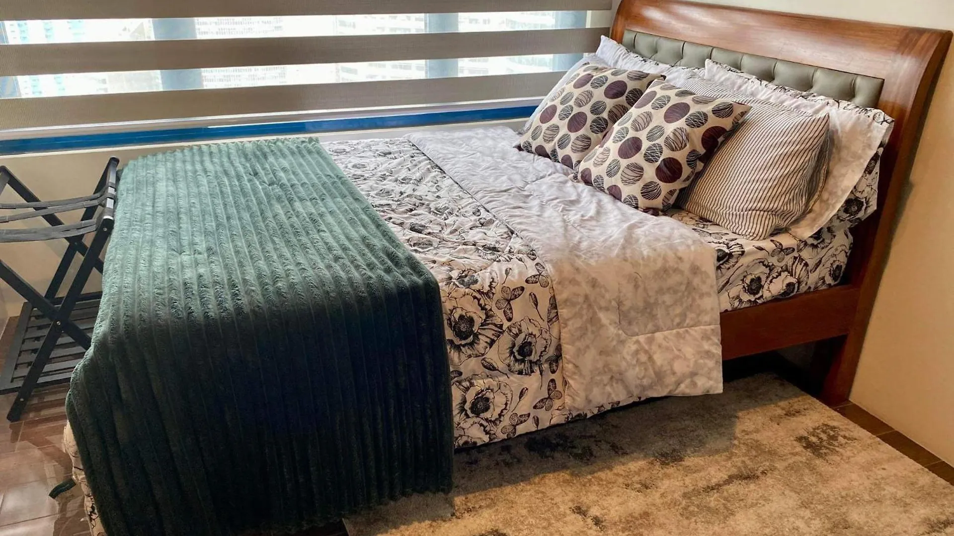 Apartment Twin Condo Luxury Makati Marvel 300 Mbps Internet Manila