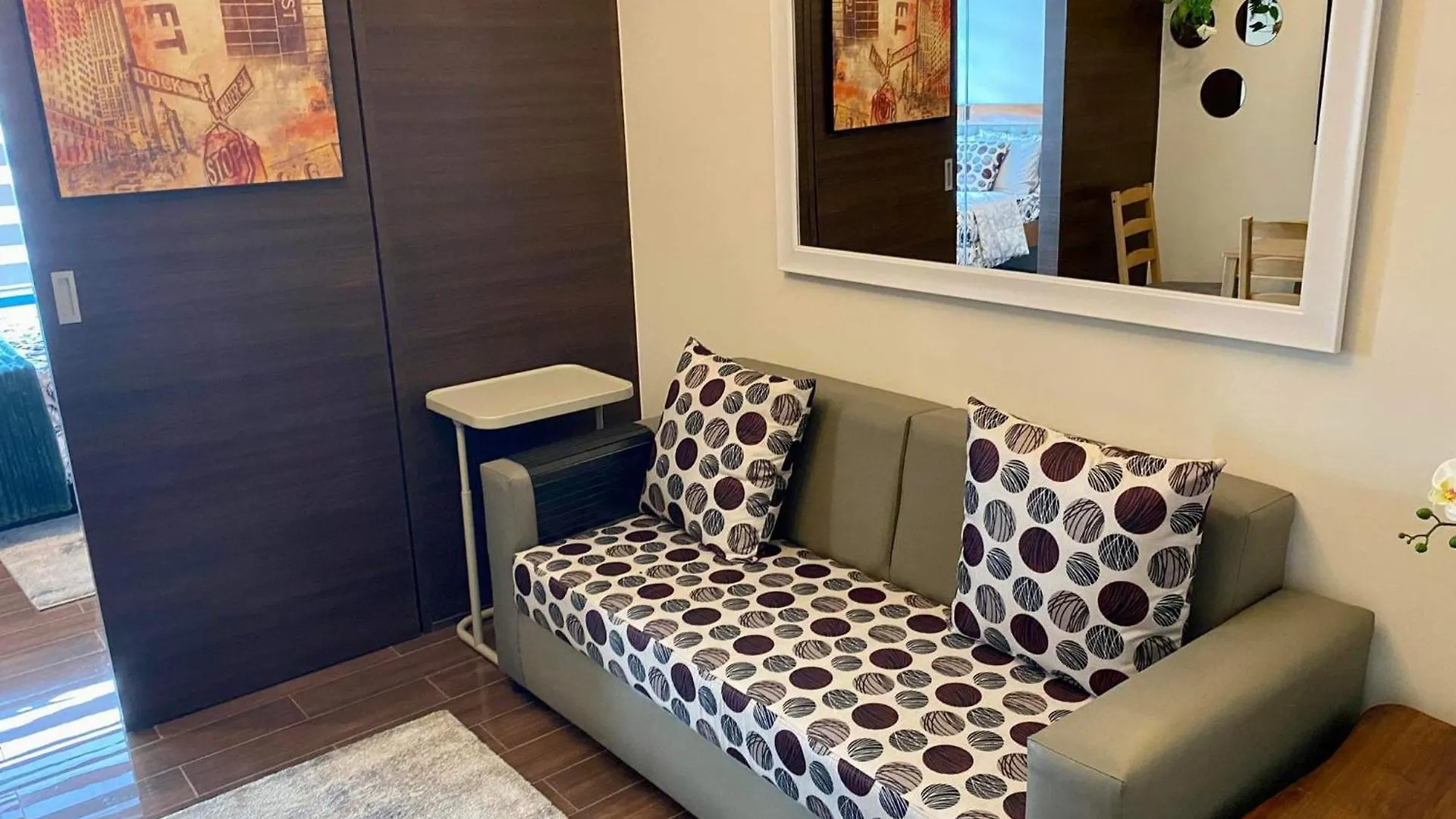 Twin Condo Luxury Makati Marvel 300 Mbps Internet Manila Apartment