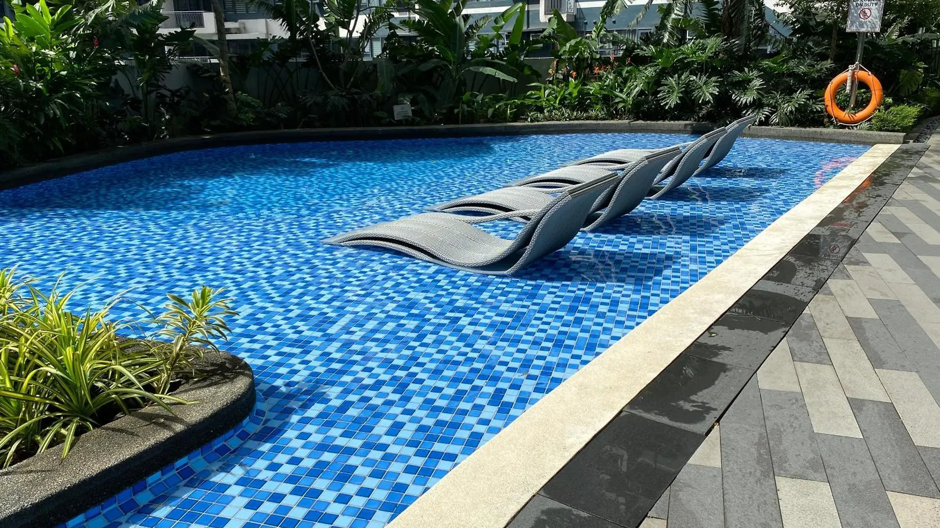 Twin Condo Luxury Makati Marvel 300 Mbps Internet Manila Philippines