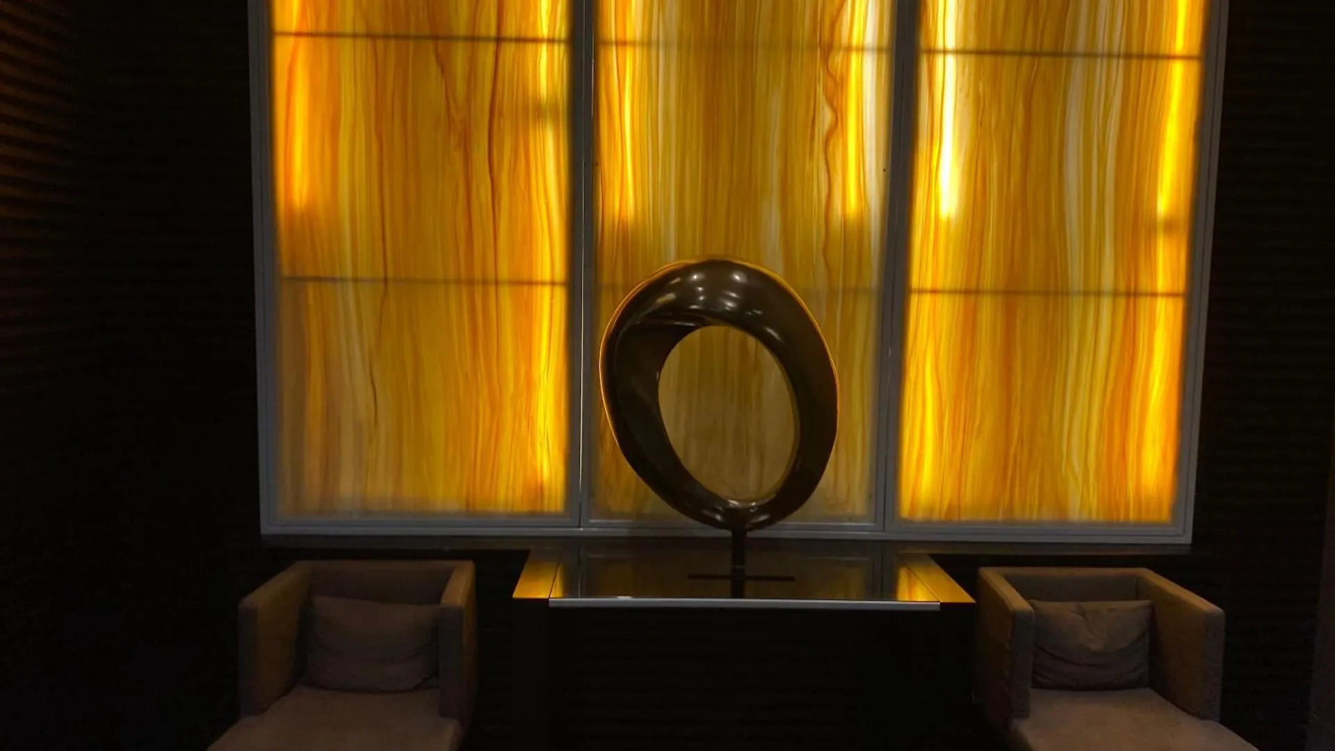 Twin Condo Luxury Makati Marvel 300 Mbps Internet Manila Apartment